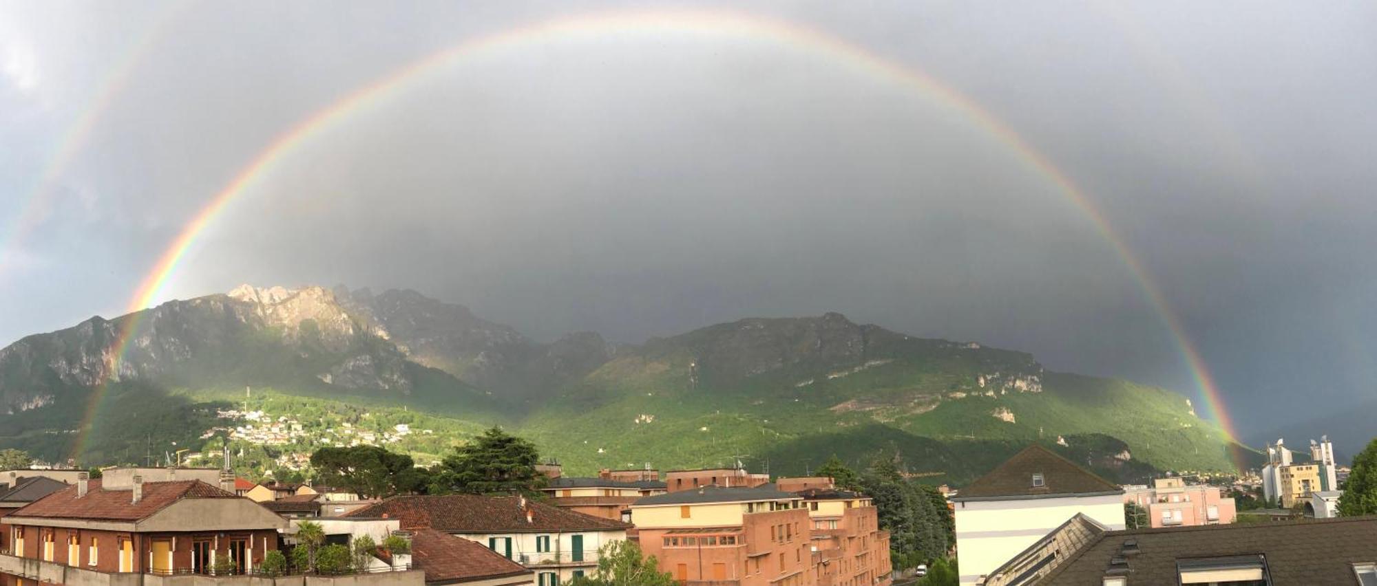 Bright Penthouse Close To Center With Terrace And Lake View Lecco Eksteriør bilde